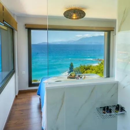 Beachfront Phi φ Villa *