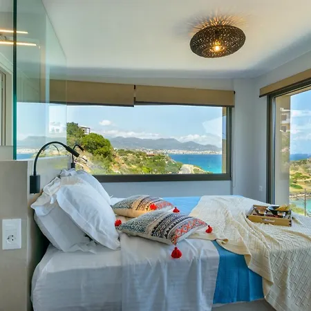 Beachfront Phi φ Villa *