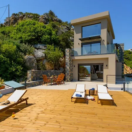 Beachfront Phi φ Villa *
