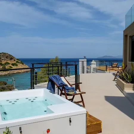 Villa Beachfront Phi φ *