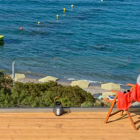 Villa Beachfront Phi φ *