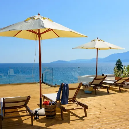 Beachfront Phi φ Villa *