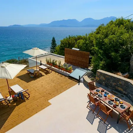 Beachfront Phi φ Villa Agios Nikolaos (Crete)