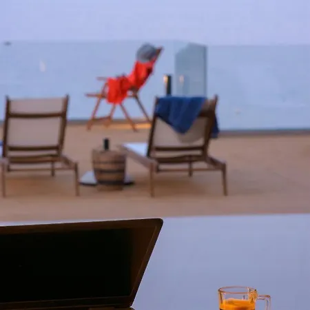 Villa Beachfront Phi φ *