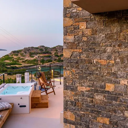 Beachfront Phi φ Villa *