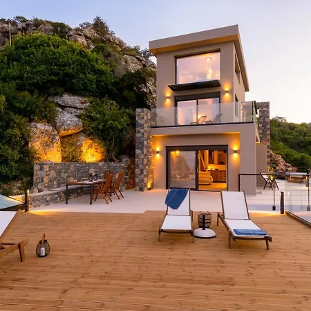Beachfront Phi φ * Agios Nikolaos (Crete)